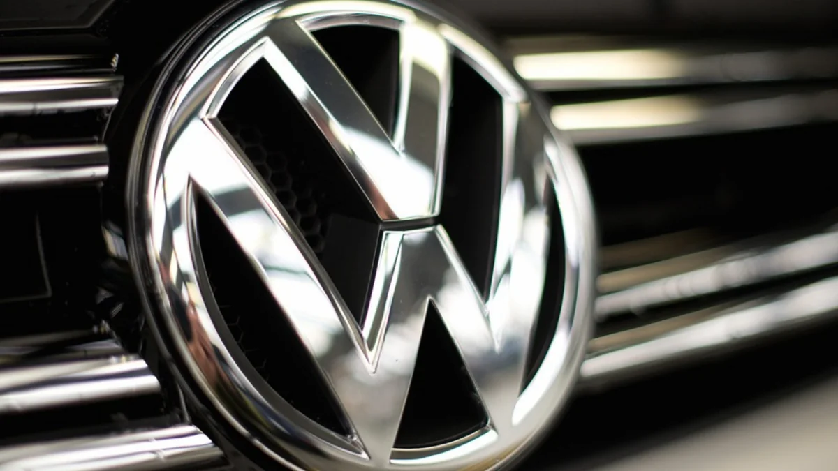 ​Volkswagen 117 min Passat markalı avtomobilini geri çağırıb