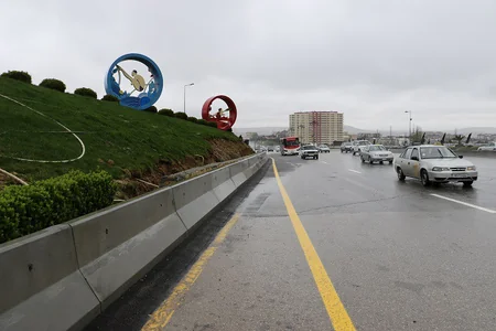 Şamaxinkaya avtomobillərin daxil olmasına maneə törədən təpəcik tamamilə sökülüb - FOTO