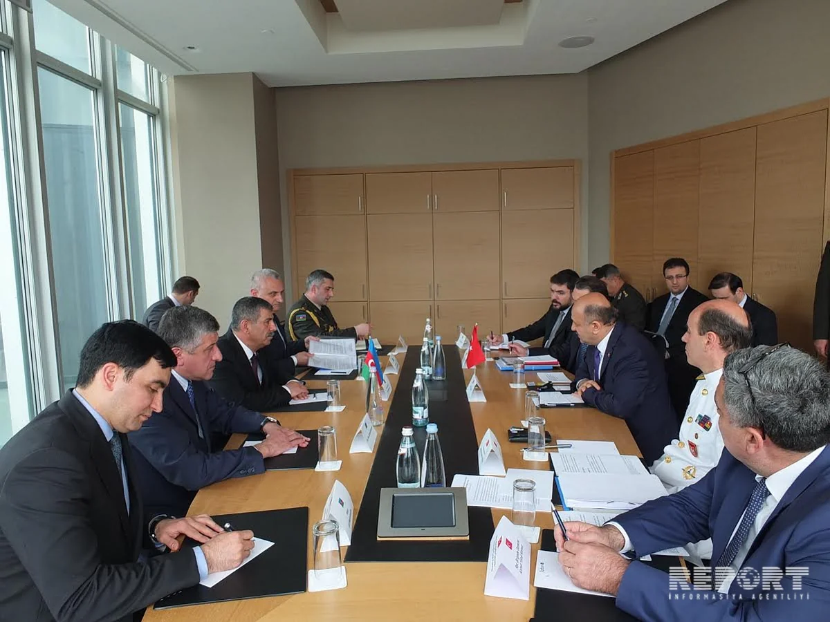 Azerbaijani and Turkish defense ministers discuss expanding military cooperation