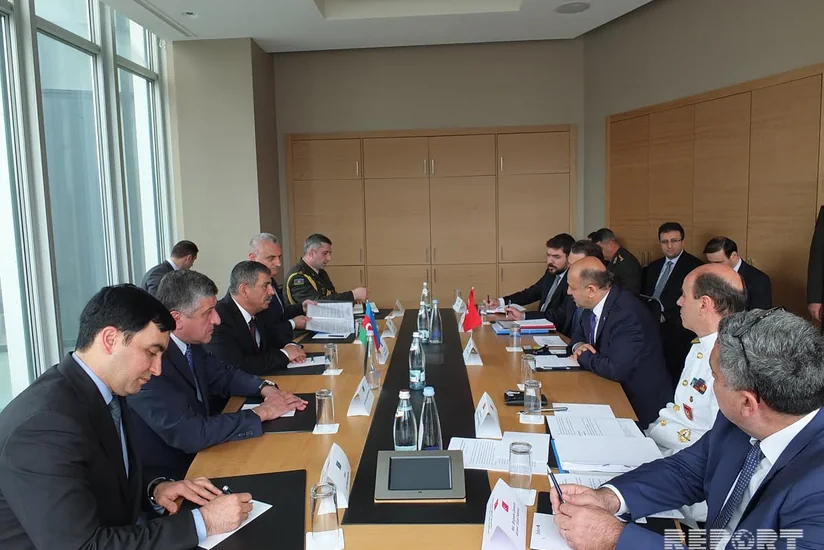 Azerbaijani and Turkish defense ministers discuss expanding military cooperation