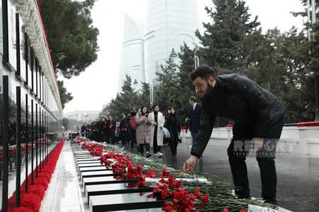 Milli qürur və and yeri - Şəhidlər xiyabanına axın başlayıb - FOTOREPORTAJ