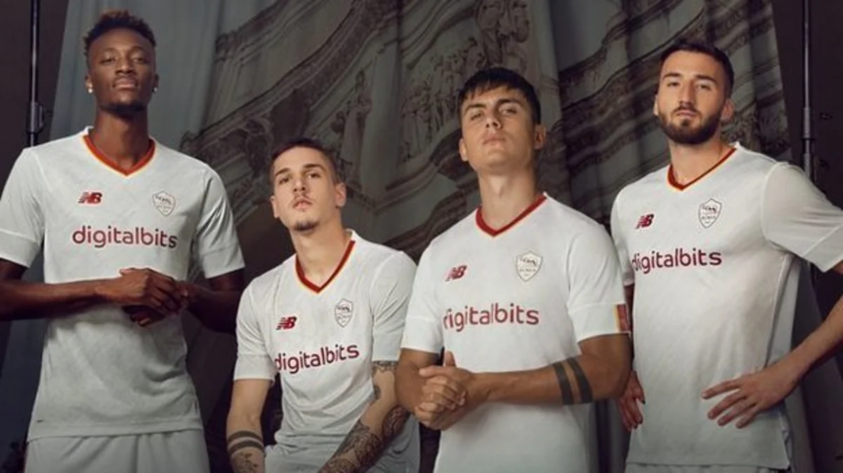 «Рома» представила выездную форму на сезон-2022/23