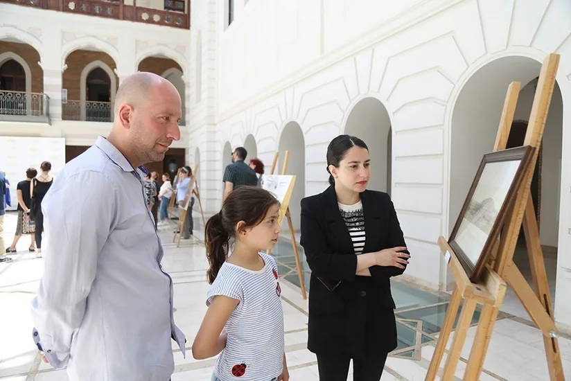 Tbilisidə AXC-nin elan edildiyi binanın tarixinə həsr olunan tədbir keçirilib