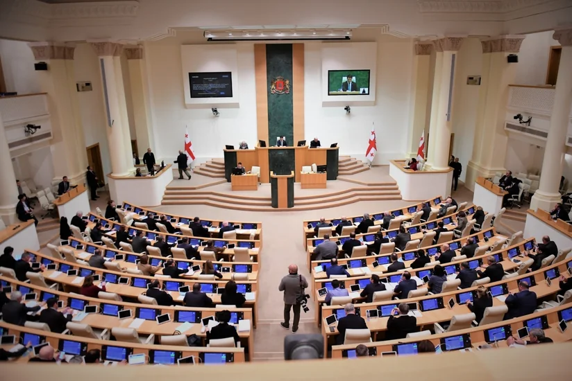 Gürcüstanın müxalifət partiyası deputat mandatlarından imtina edib