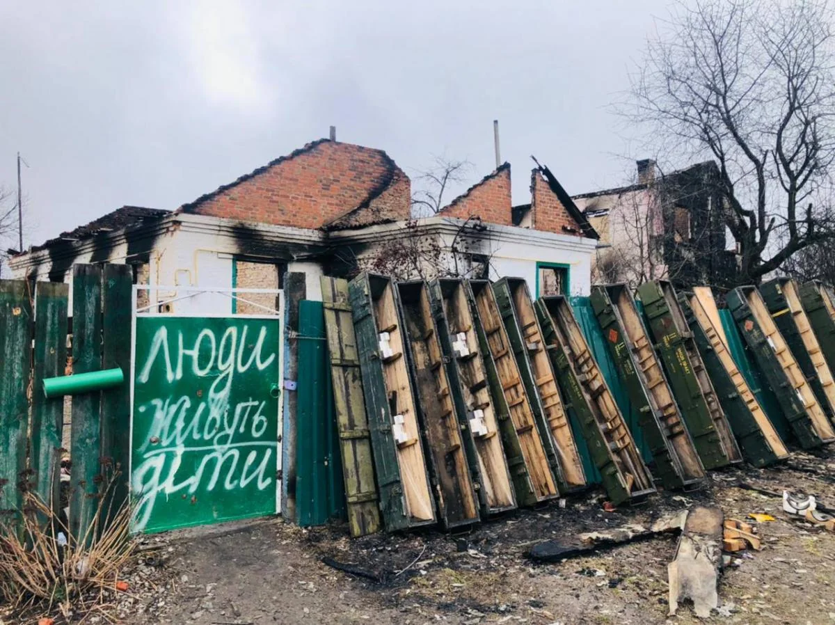 Ukraynanın Makarov qəsəbəsində 132 sakinin güllələnmiş meyiti tapılıb