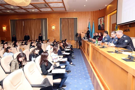 Dövlət Gömrük Komitəsində qadın namizədlərin iştirak etdiyi test imtahanına start verilib