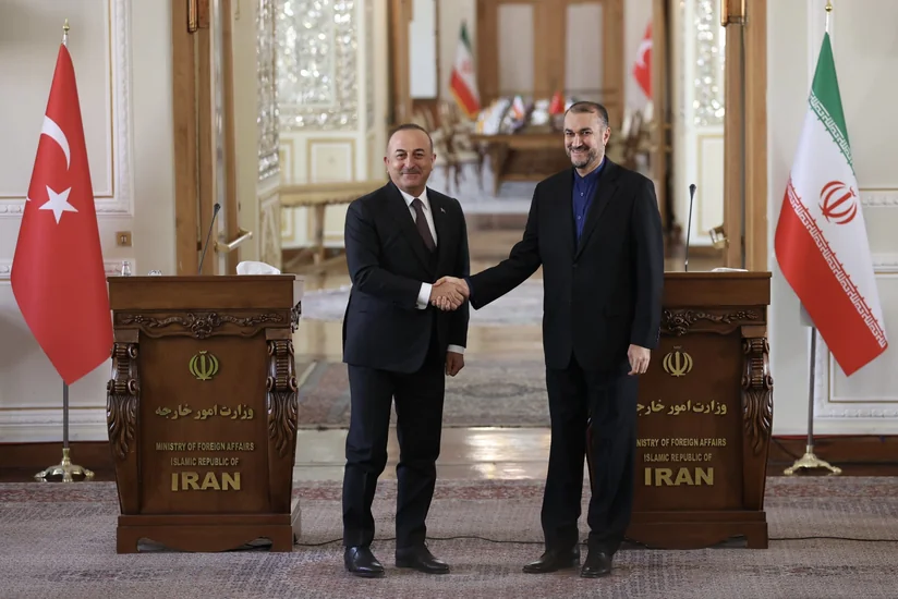 Iranian, Turkish FMs hold phone call ahead of Erdogan's visit