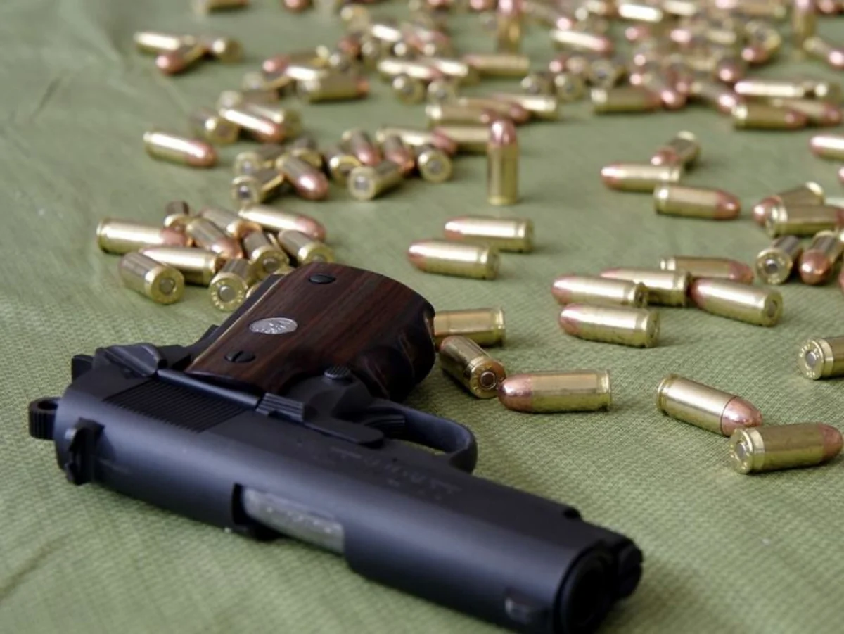 Bakıda mənzildən tapança aşkarlanıb