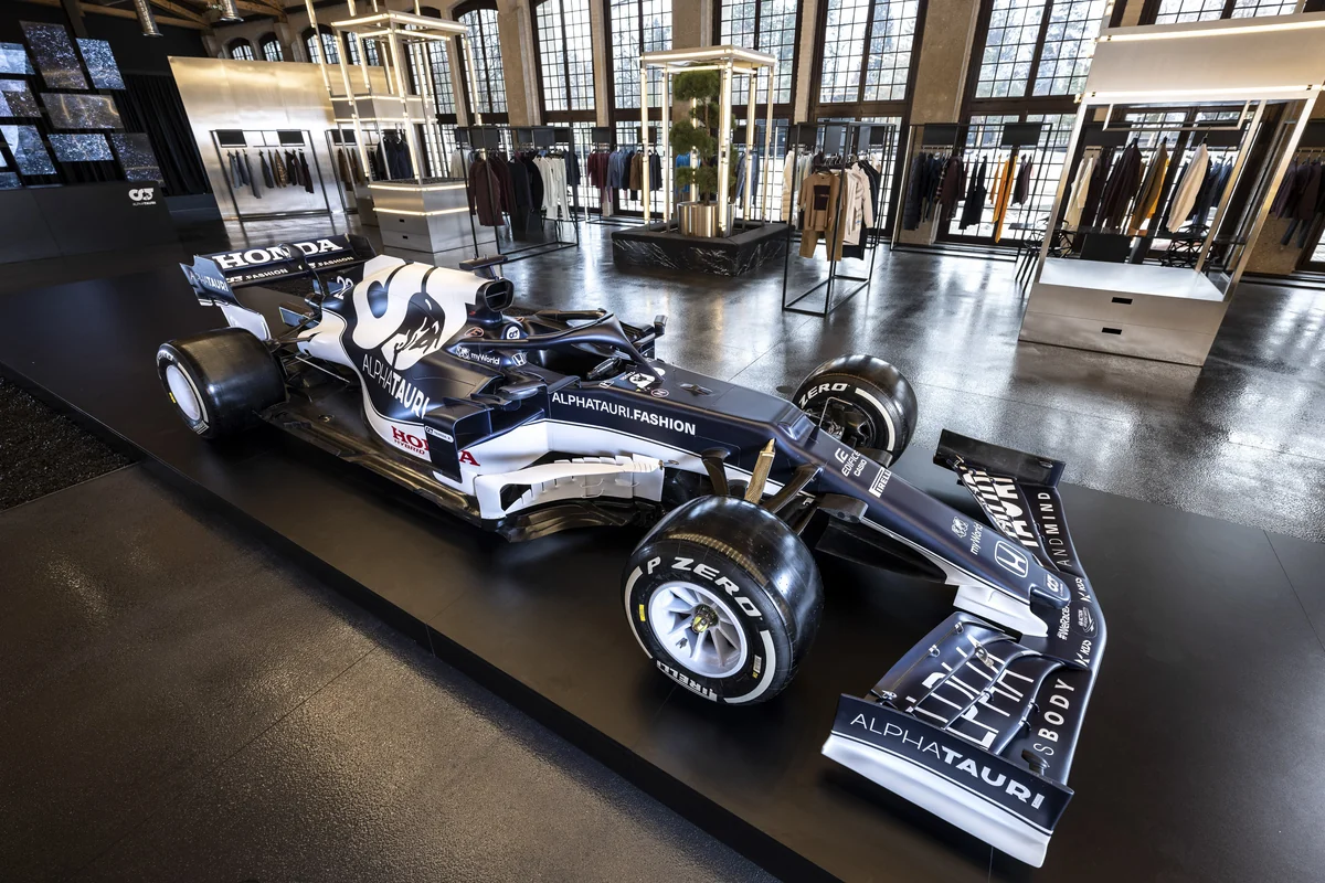 Formula 1 komandası yeni bolidini təqdim etdi