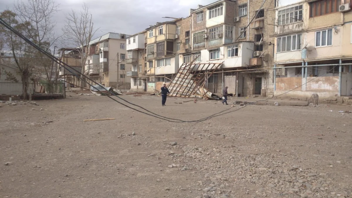 Güclü külək Gəncə və Samuxda qaz xətlərini və sayğacları zədələyib