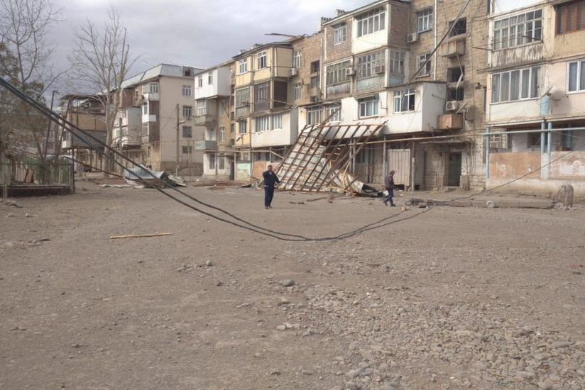 Güclü külək Gəncə və Samuxda qaz xətlərini və sayğacları zədələyib