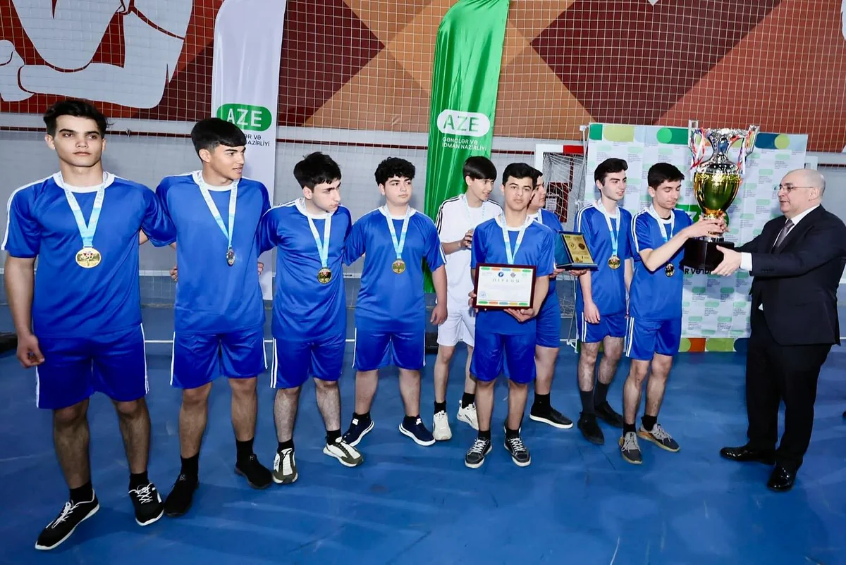 Şahin Bağırov voleybol üzrə rayon birinciliyinin qaliblərini mükafatlandırıb