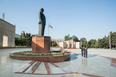 Vilayət Eyvazov Şirvanda vətəndaşları qəbul edib
