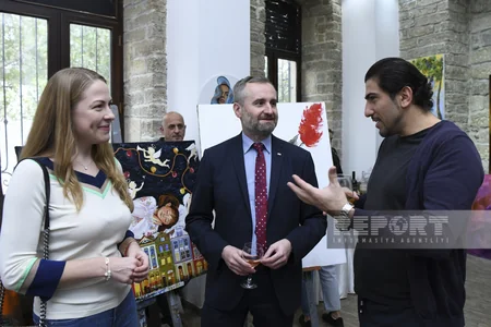 Azerbaijani artists present paintings dedicated to history, culture of Poland