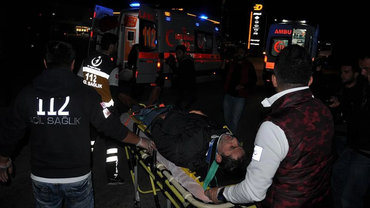Türkiyədə fəhlələri daşıyan avtobus qəzaya uğrayıb, 1 nəfər ölüb, 39 nəfər isə yaralanıb