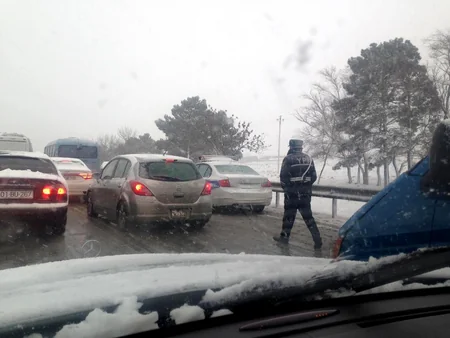 Güclü qar Bakı-Sumqayıt şossesində zəncirvari qəzaya səbəb olub