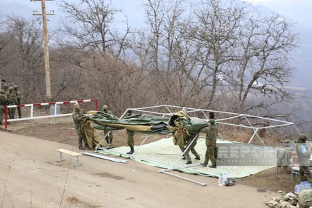 Russian peacekeepers dismantle their tents set up in protest area, take away containers - VIDEO