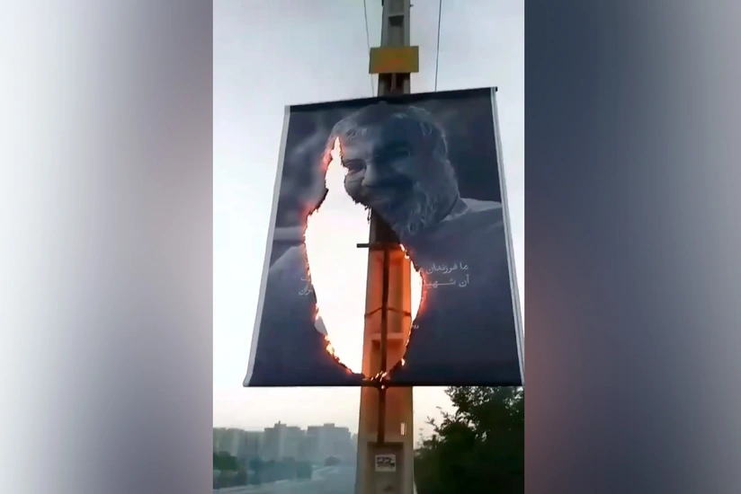 В Иране поджигают баннеры с убитым лидером Хезболлах