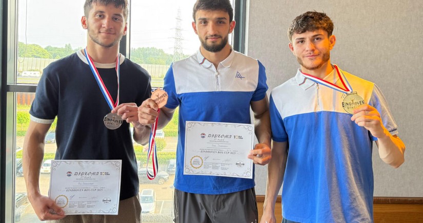 Azərbaycan boksçuları Niderlandda üç medal qazanıblar