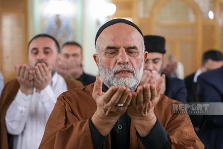 Prayers read in Azerbaijani mosques for plane crash victims