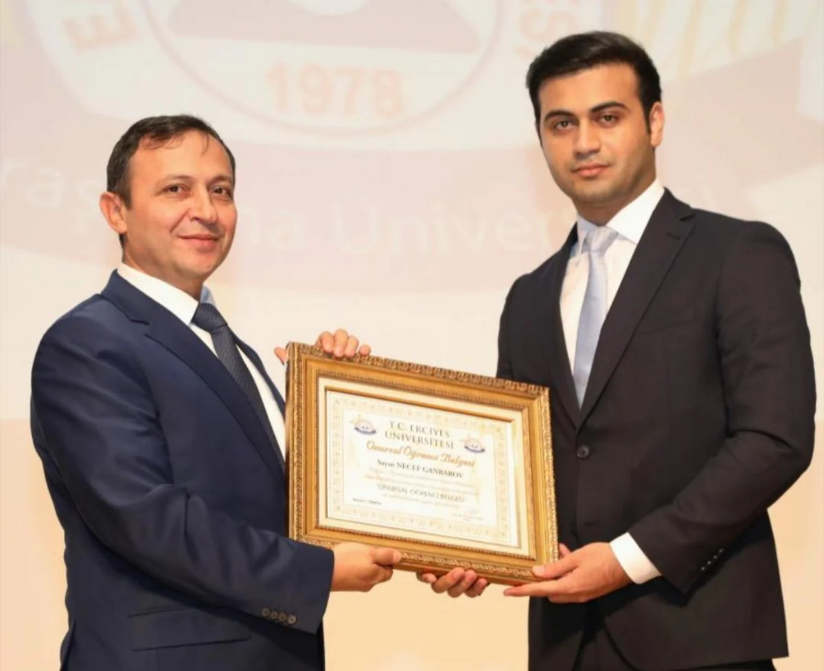 Erciyes Universiteti Nəcəf Qənbərovu mükafatlandırıb - FOTO
