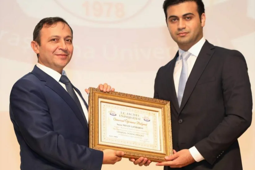 Erciyes Universiteti Nəcəf Qənbərovu mükafatlandırıb - FOTO