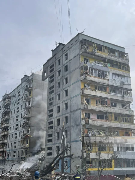 ФОТОРЕПОРТАЖ из центра Запорожья, разрушенного минувшей ночью