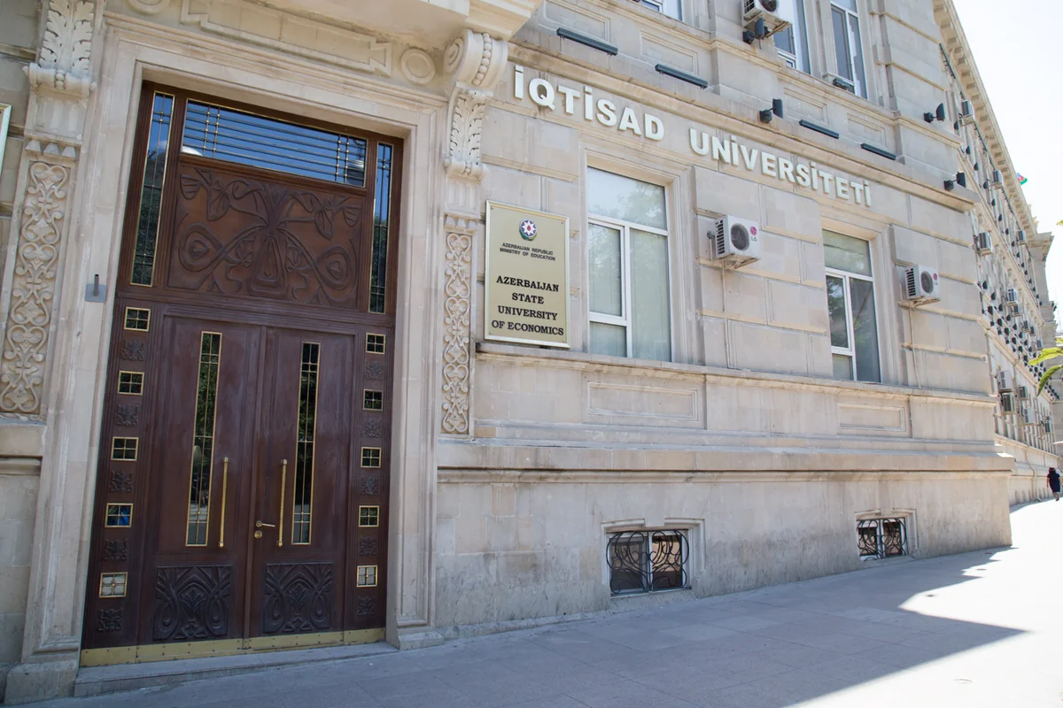İqtisad Universitetinin əməkdaşları təltif edilib