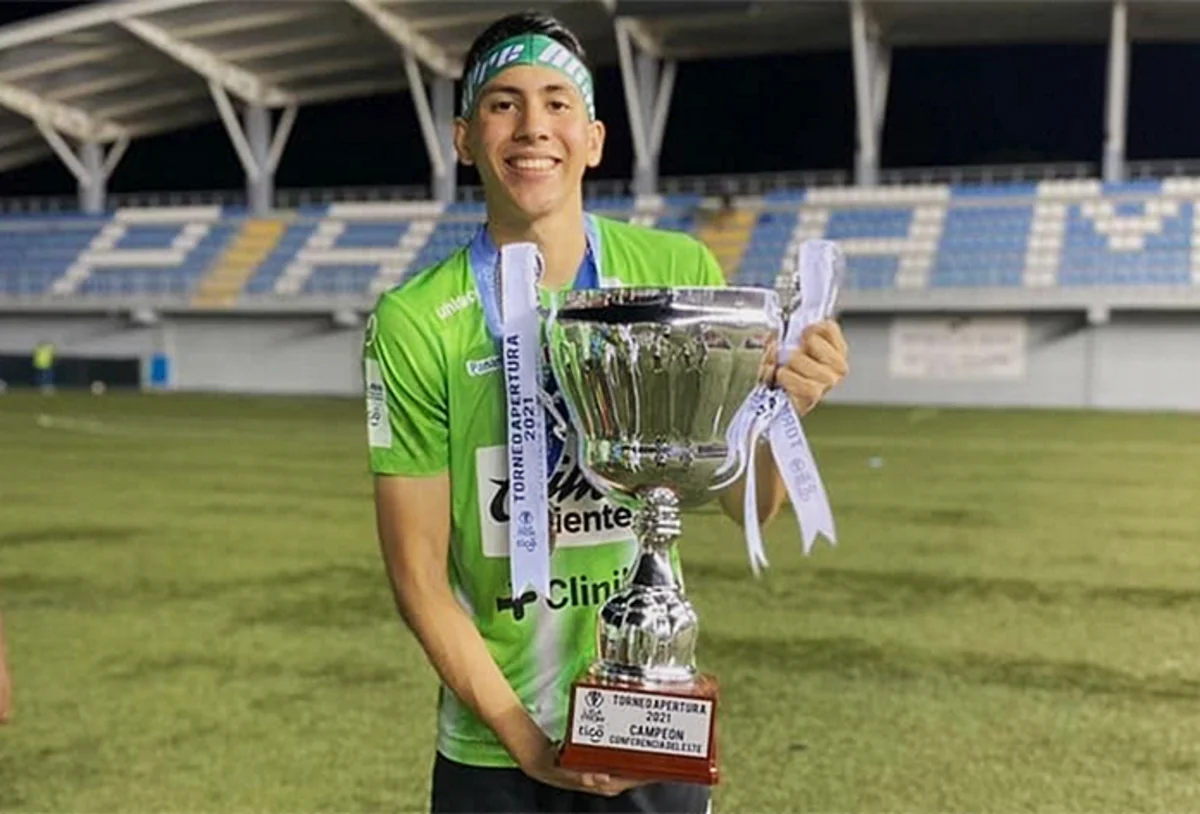 Neftçi panamalı hücumçunu baxışa çağırıb