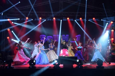 Heydər Əliyev Mərkəzinin parkında Xalq artisti Aygün Kazımovanın konserti olub