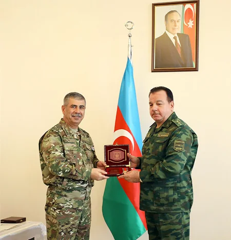 Azərbaycan Türkiyə, Tacikistan, Qazaxıstan və Özbəkistan müdafiə nazirlərini təltif edib