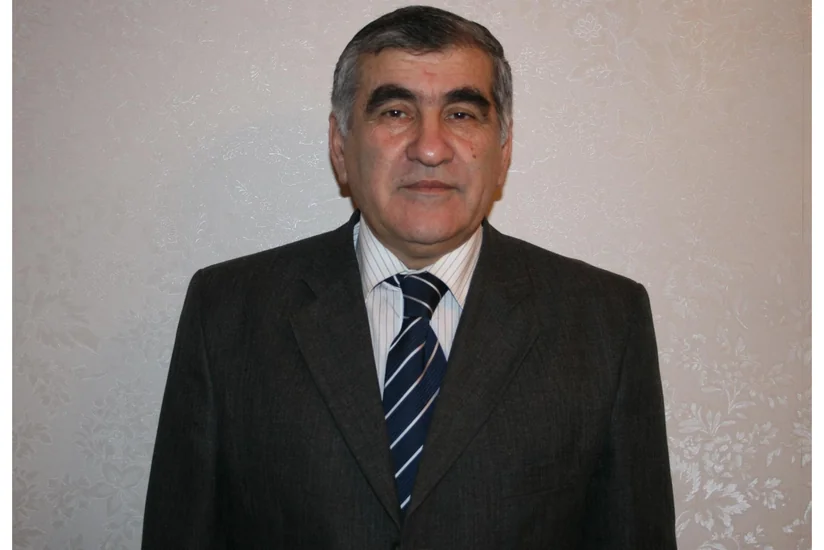 Həkim: Liftin qabağında maskasını çıxaran özünü qoruduğunu deyə bilməz