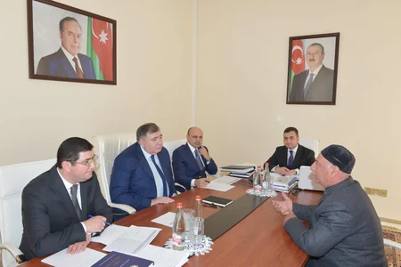 Vergilər naziri Saatlıda vətəndaşları qəbul edib