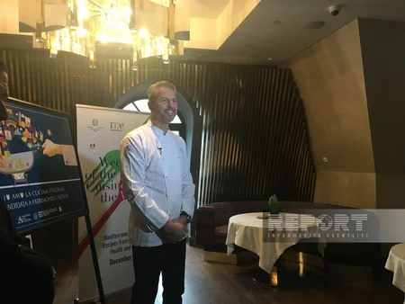 Italian chef uses Azerbaijani saffron during master class in Baku