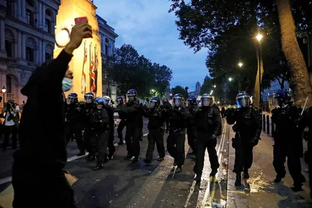 В Лондоне задержаны 13 протестующих из-за смерти афроамериканца
