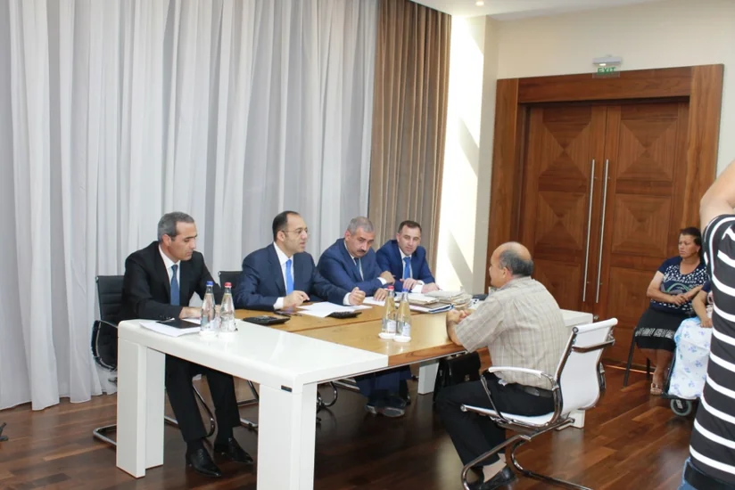 ​Elman Mehdiyev Şəmkirdə 5 rayonun sakinlərini qəbul edib