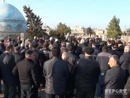 Meyiti tapılan neftçi dəfn edilib - FOTO