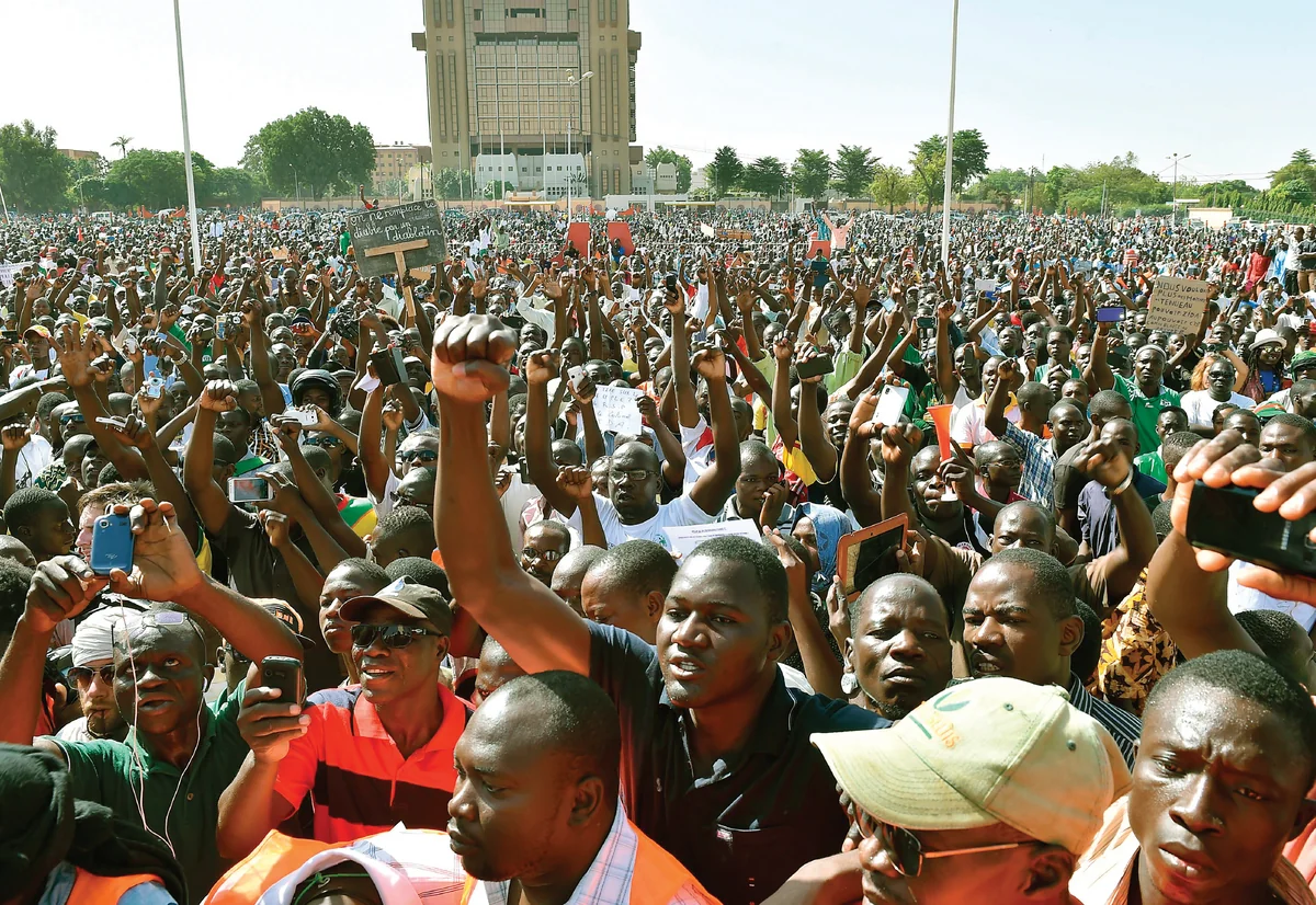 Protesters block French military convoy in Burkina Faso