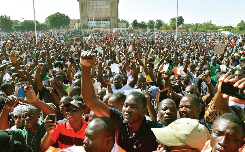 Protesters block French military convoy in Burkina Faso