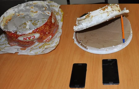 Bakıda məhbus üçün gətirilən tortdan telefon çıxıb