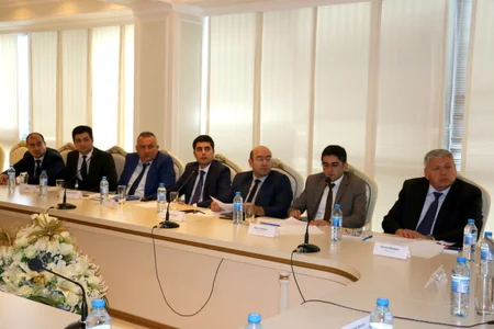 ​Dövlət qurumları və xarici maliyyə institutları ilə kommunal xidmətlər müzakirə olunub