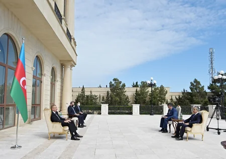 Prezident Özbəkistanın yeni səfirinin etimadnaməsini qəbul edib