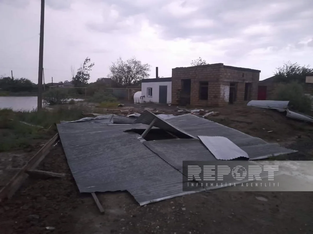 Yevlaxda güclü külək fəsadlar törədib