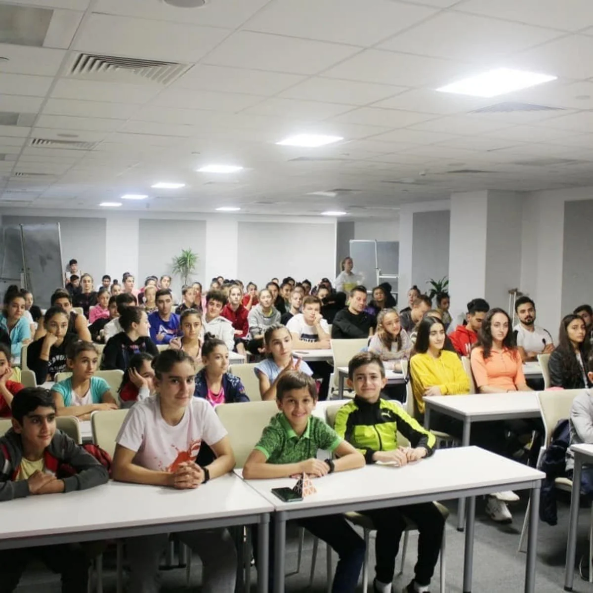 AMADA gimnastika və stolüstü tennislə məşğul olan idmançılar üçün seminar təşkil edib