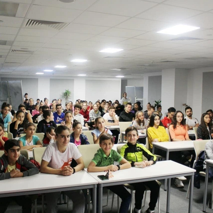 AMADA gimnastika və stolüstü tennislə məşğul olan idmançılar üçün seminar təşkil edib
