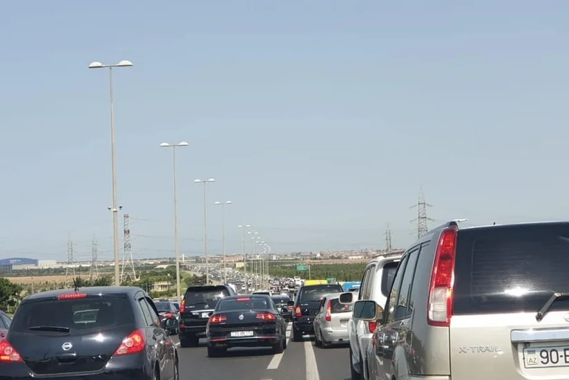 Hava limanı-Mərdəkan avtomagistralında tıxac yaranıb