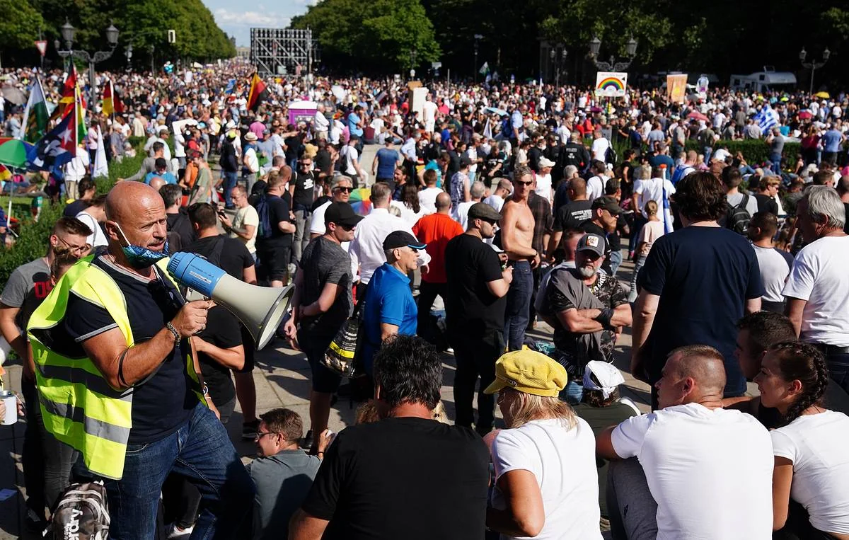 240 detained at May Day demonstrations in Berlin