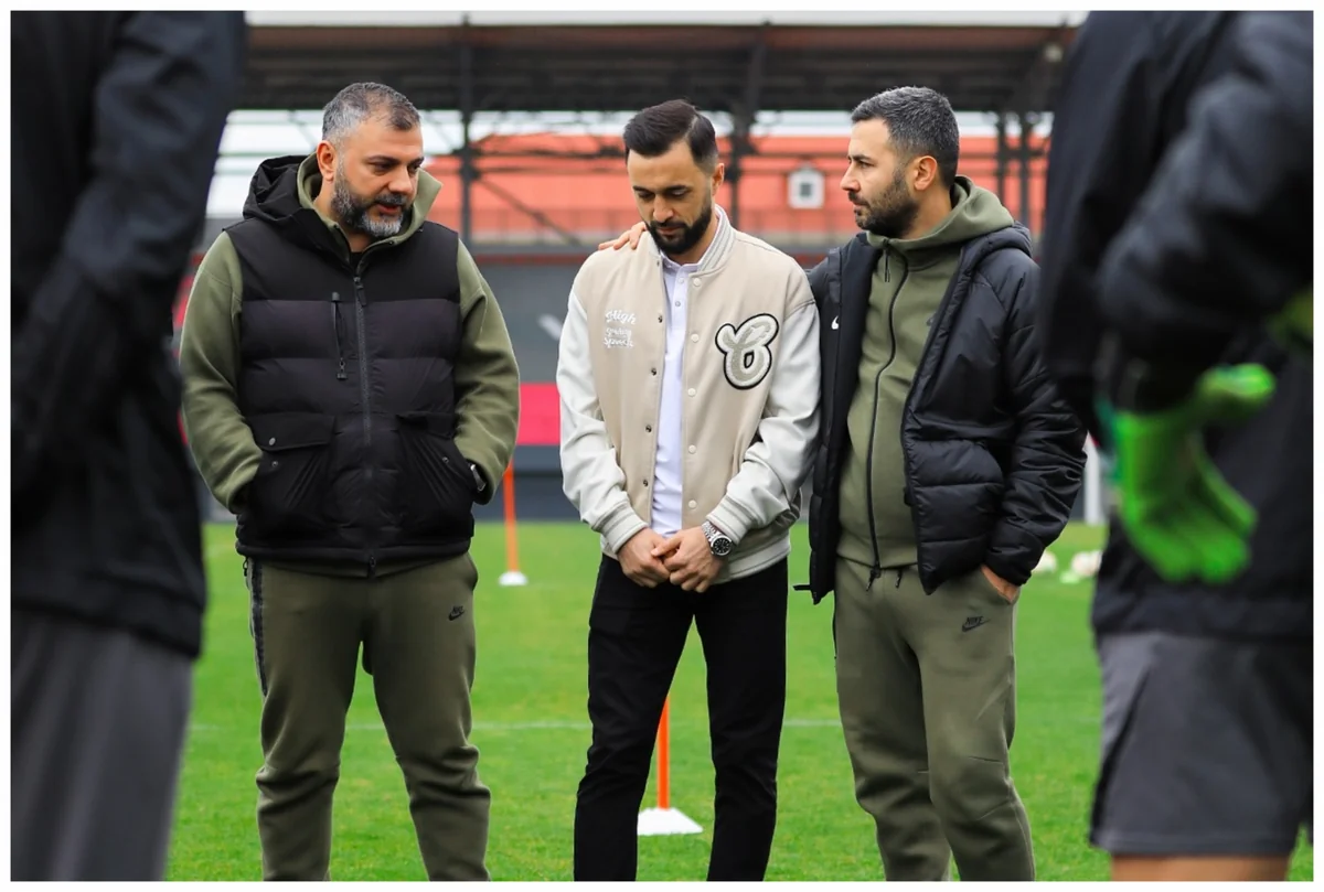 Sabah futbolçusu Elvin Camalovla yollarını ayırıb