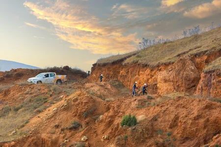 Tutxun sahəsində geoloji kəşfiyyatın aparılması üçün minalardan təmizlənir