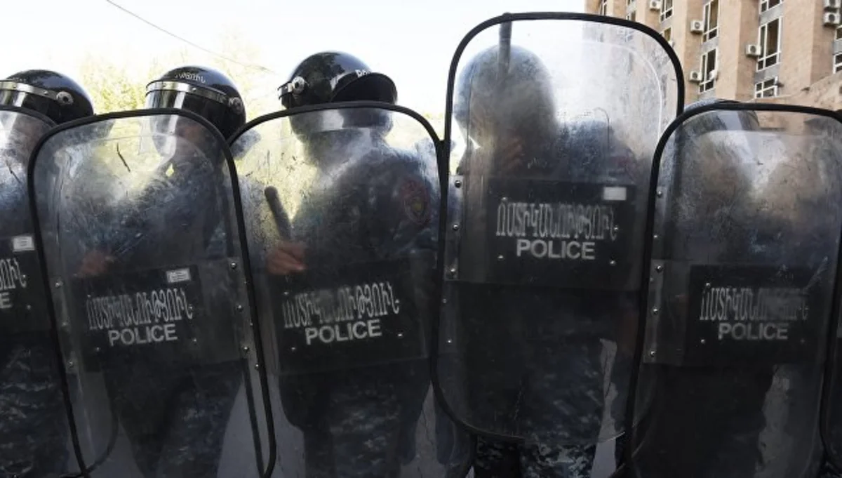 Число задержанных демонстрантов в Ереване достигло 233